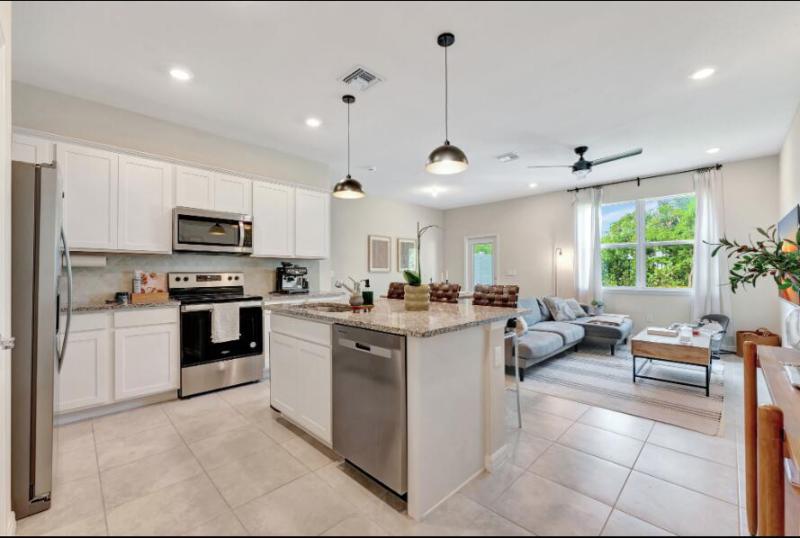  Condo & Townhome Photos