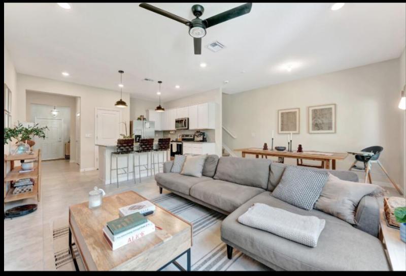  Condo & Townhome Photos