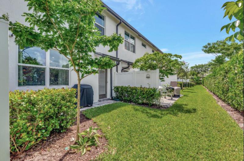  Condo & Townhome Photos