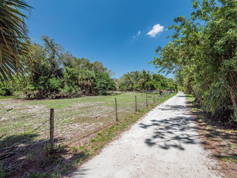  Commercial & Industrial Land Images 