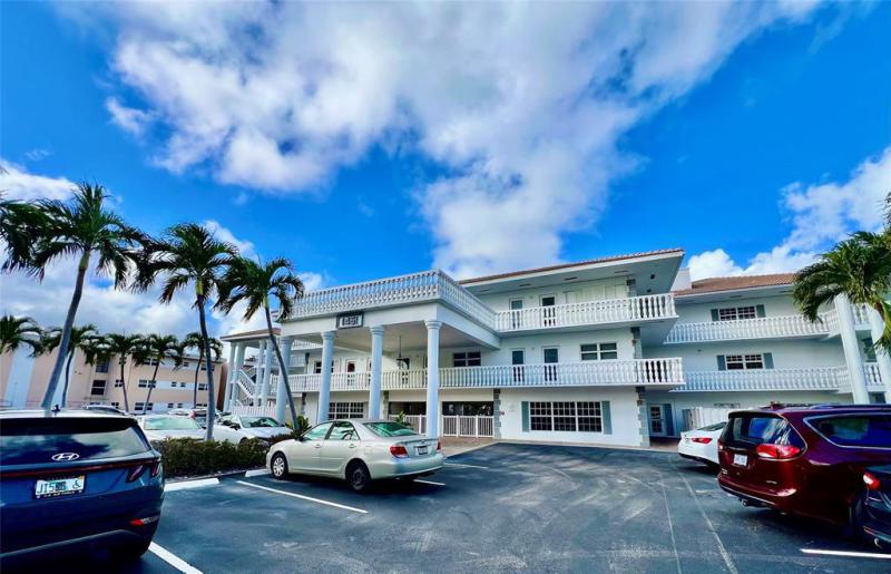  Condo & Townhome Photos