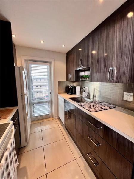  Condo & Townhome Photos