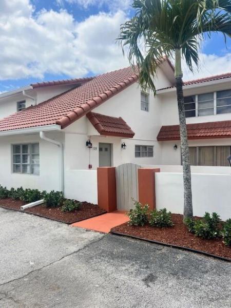  Condo & Townhome Photos