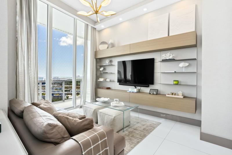  Condo & Townhome Photos