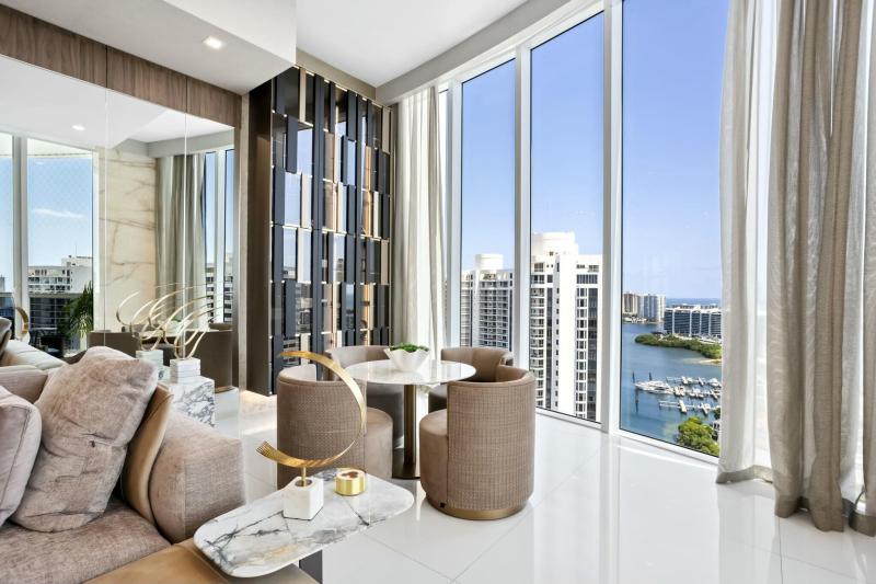  Condo & Townhome Photos