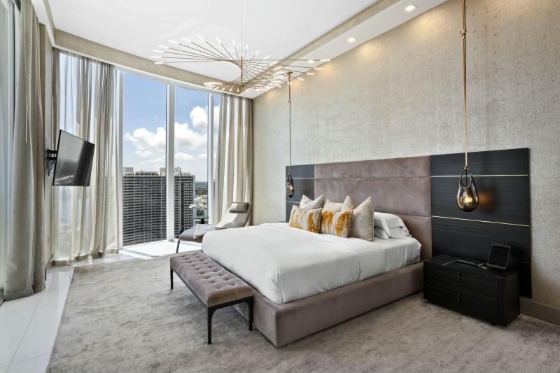  Condo & Townhome Photos