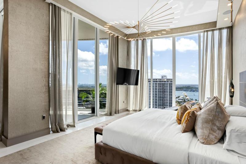  Condo & Townhome Photos