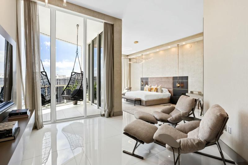  Condo & Townhome Photos