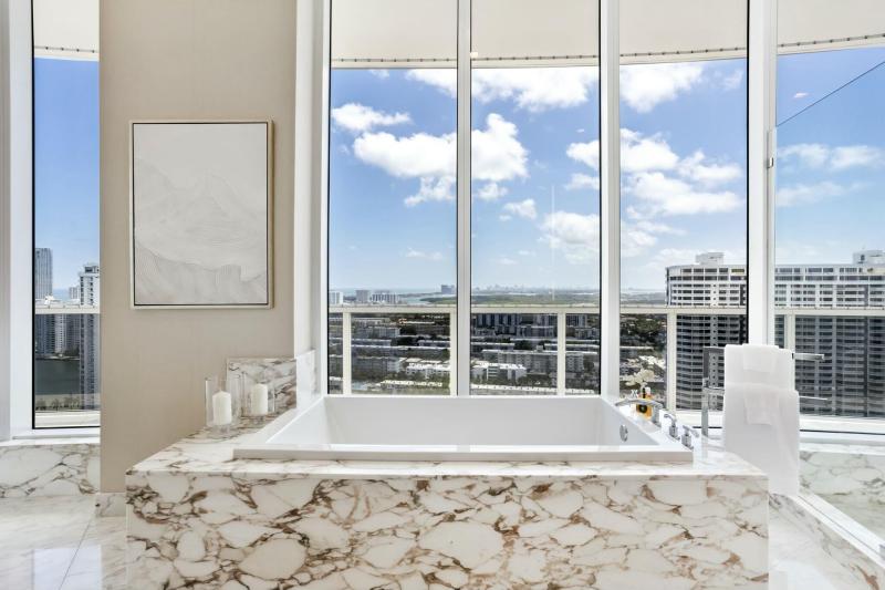  Condo & Townhome Photos