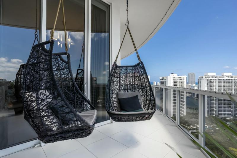  Condo & Townhome Photos