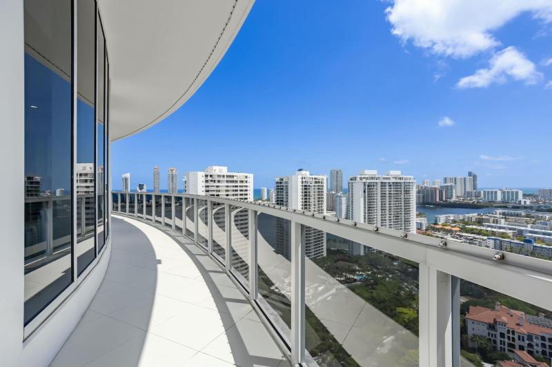  Condo & Townhome Photos