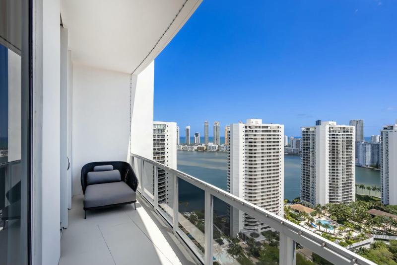  Condo & Townhome Photos