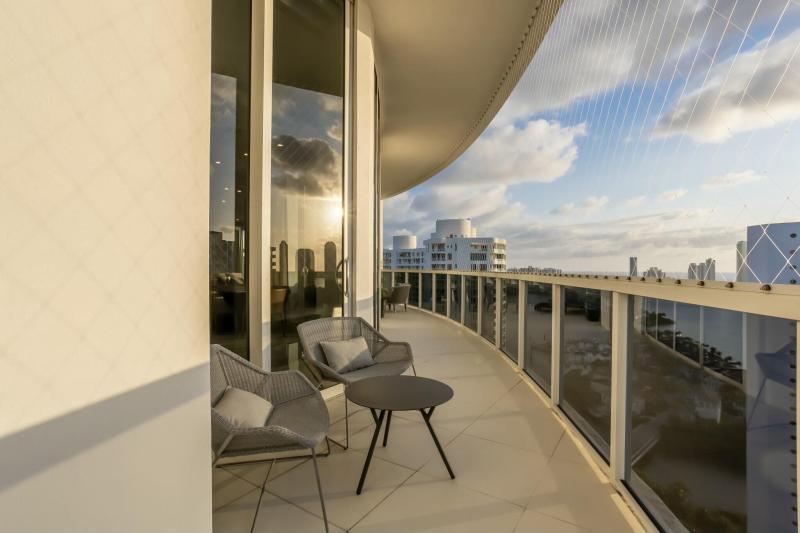  Condo & Townhome Photos