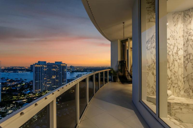  Condo & Townhome Photos