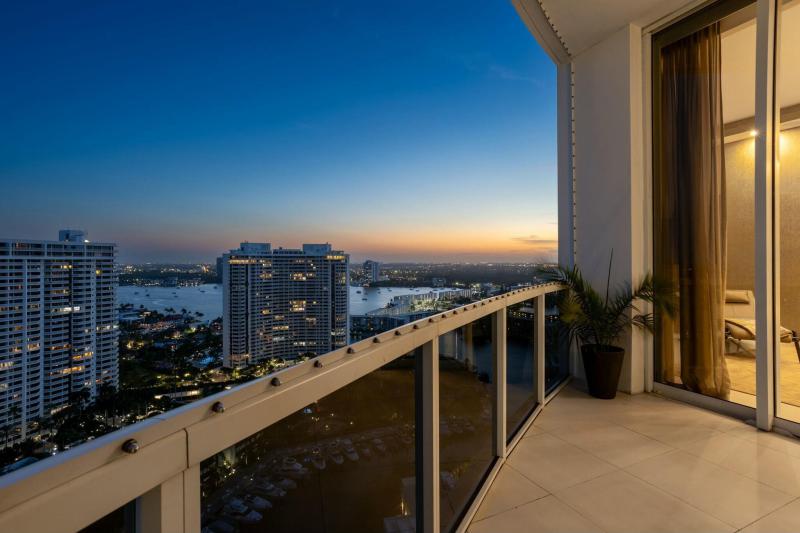  Condo & Townhome Photos