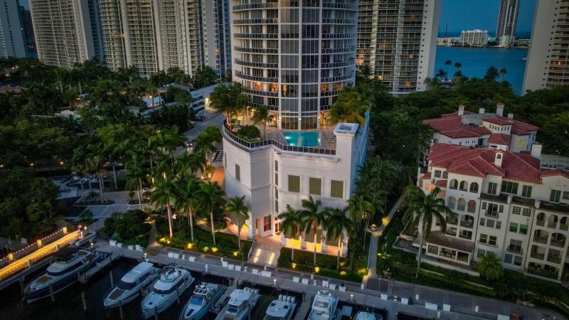  Condo & Townhome Photos