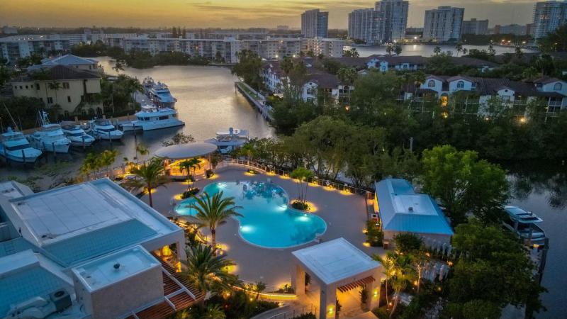  Condo & Townhome Photos