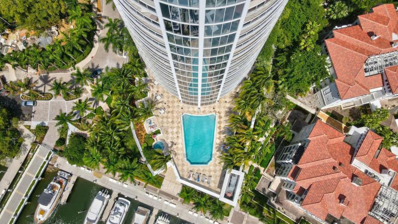  Condo & Townhome Photos