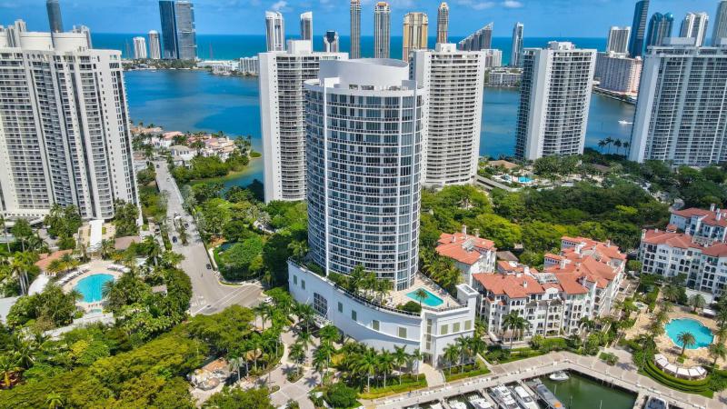  Condo & Townhome Photos