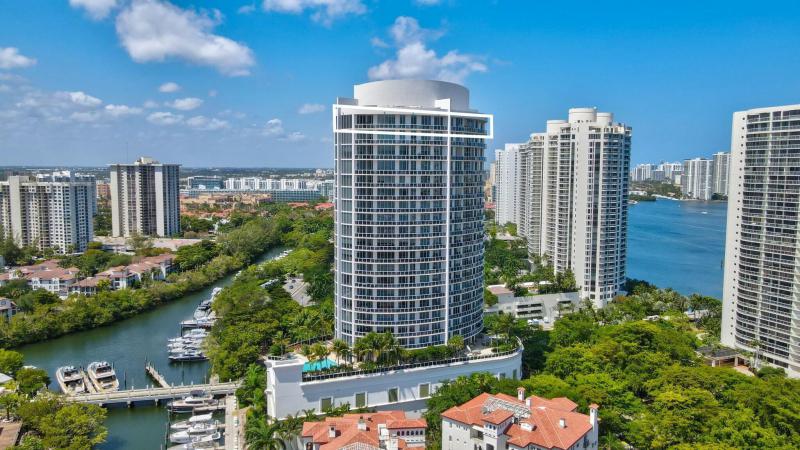  Condo & Townhome Photos