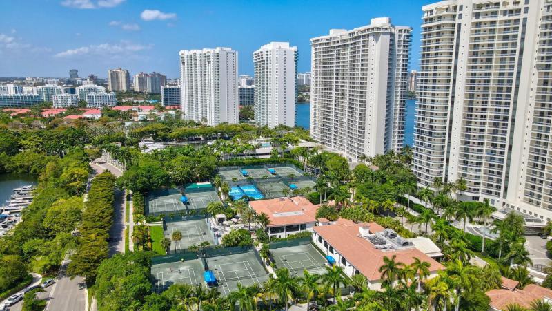  Condo & Townhome Photos