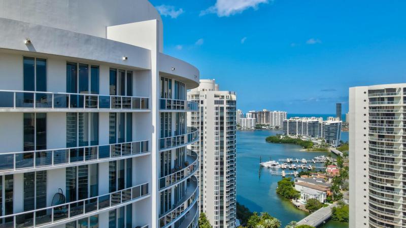  Condo & Townhome Photos