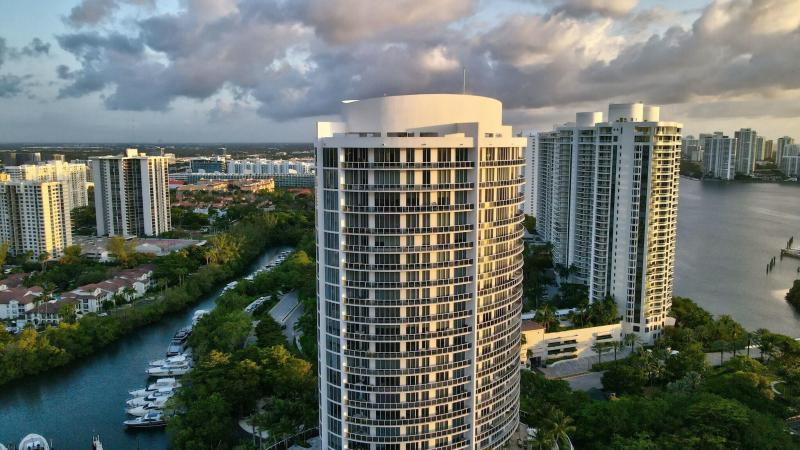  Condo & Townhome Photos