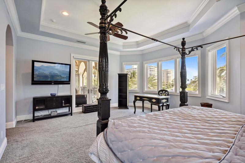  Single Family Homes Photo 74:  Lighthouse Point,  FL 33064