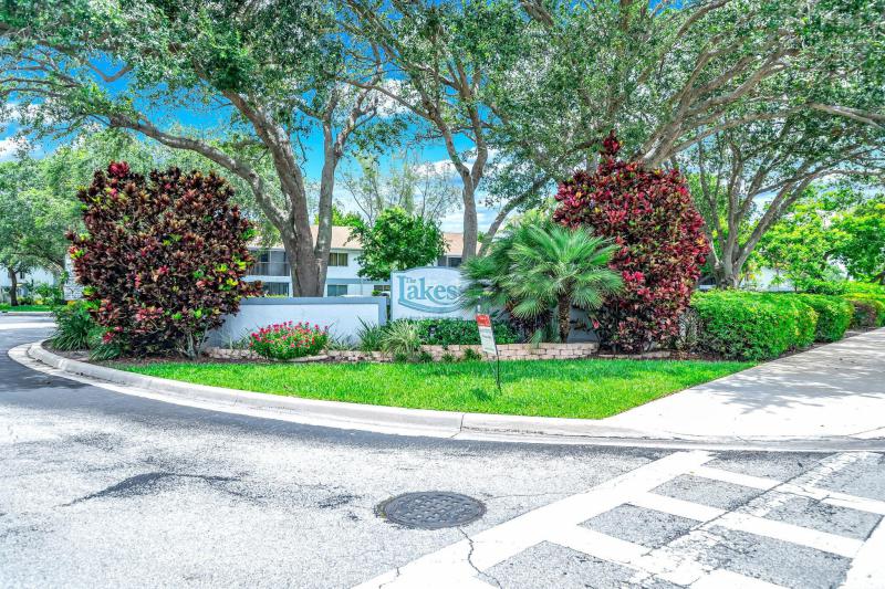  Condo & Townhome Photos