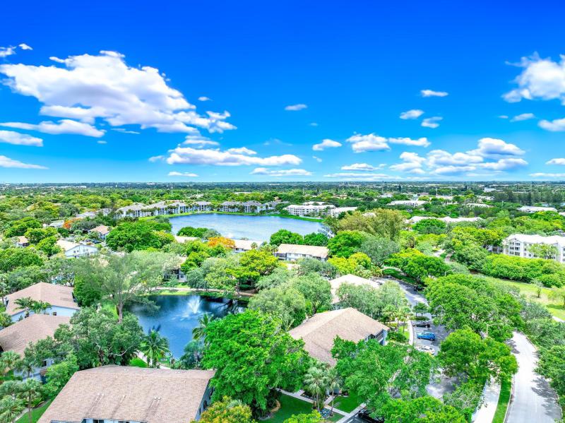  Condo & Townhome Photos