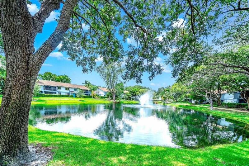  Condo & Townhome Photos