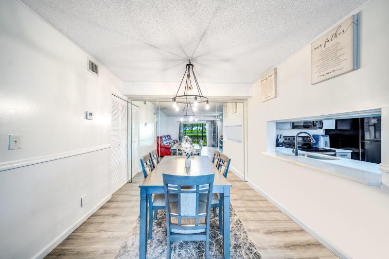  Condo & Townhome Photos