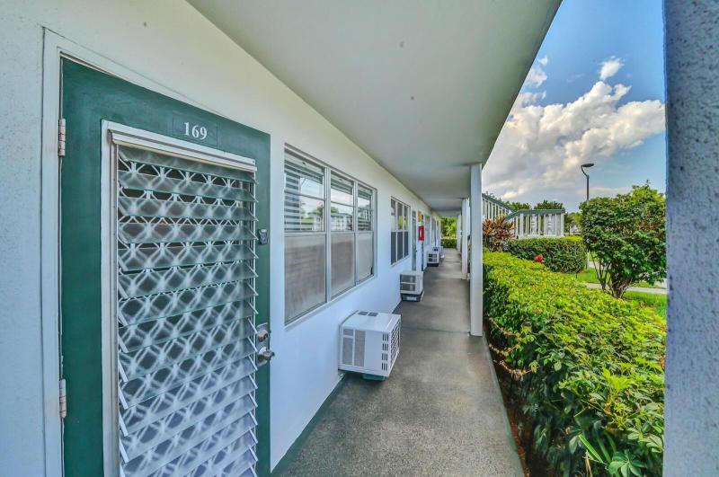  Condo & Townhome Photos