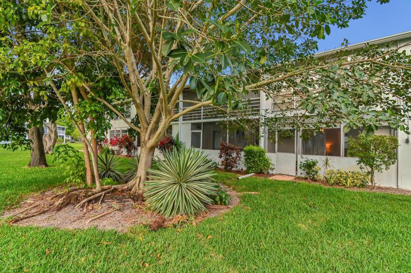  Condo & Townhome Photos