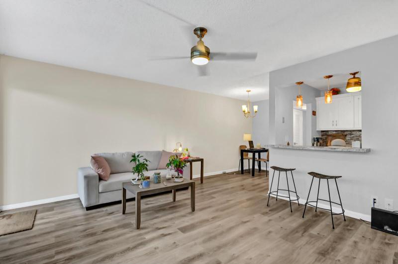  Condo & Townhome Photos
