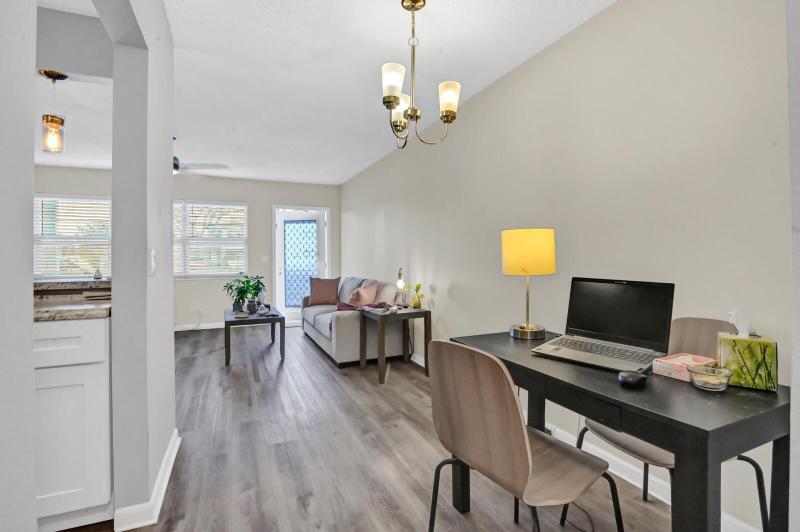  Condo & Townhome Photos
