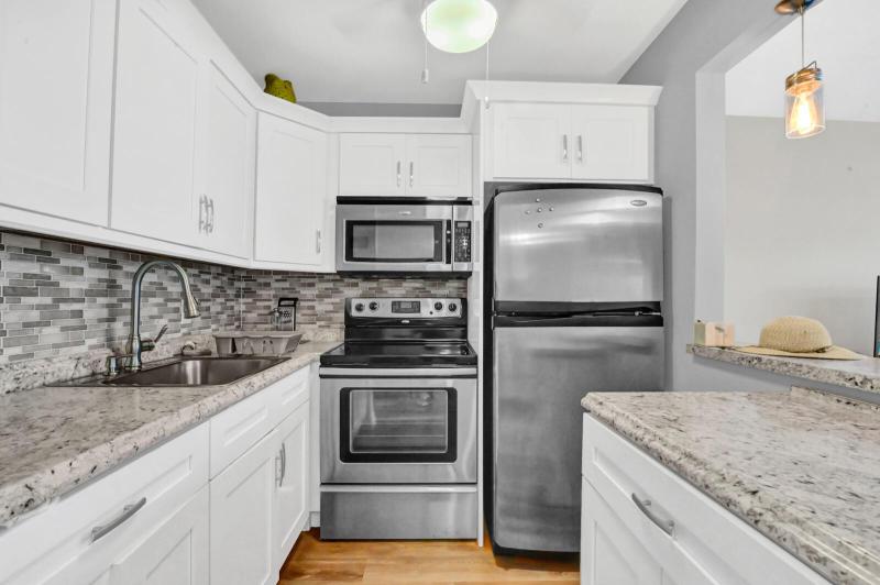  Condo & Townhome Photos