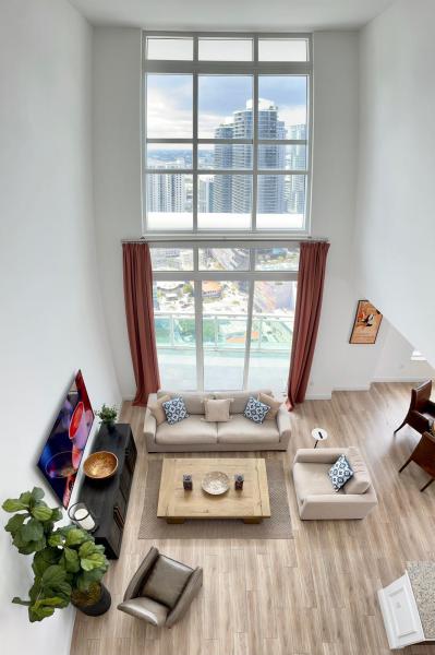  Condo & Townhome Photos