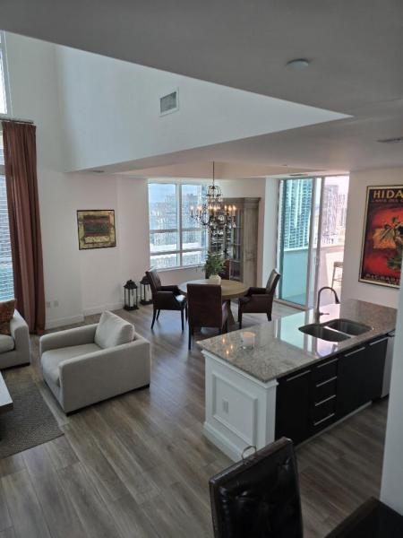  Condo & Townhome Photos