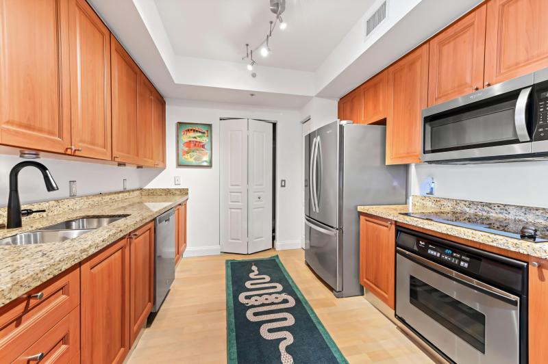  Condo & Townhome Photos