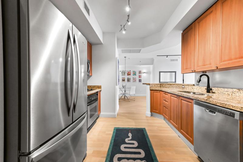  Condo & Townhome Photos