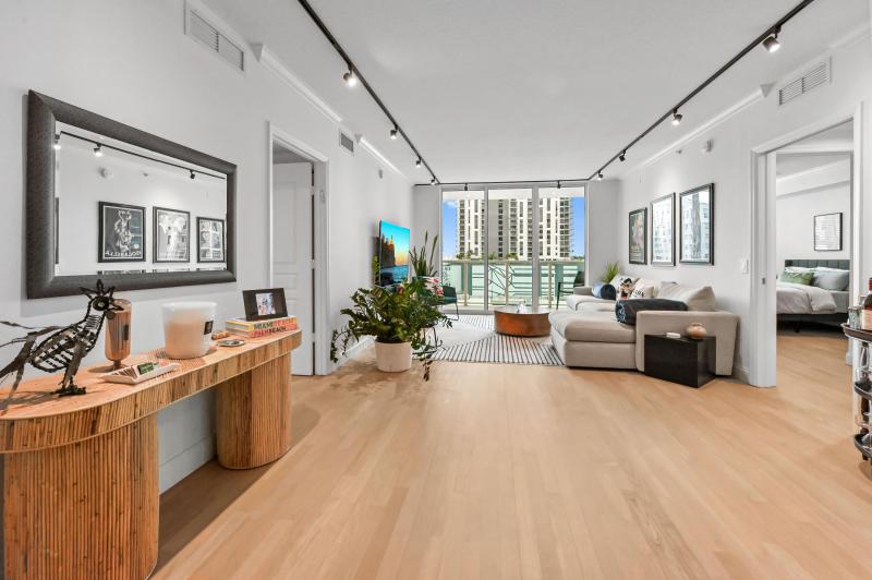  Condo & Townhome Photos