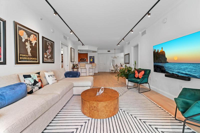  Condo & Townhome Photos