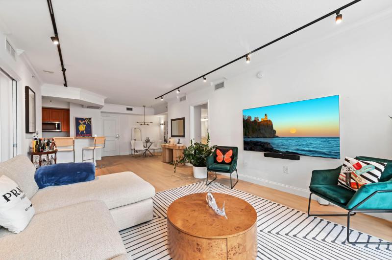  Condo & Townhome Photos