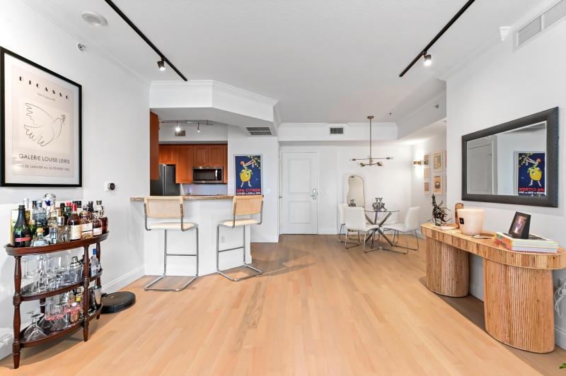  Condo & Townhome Photos