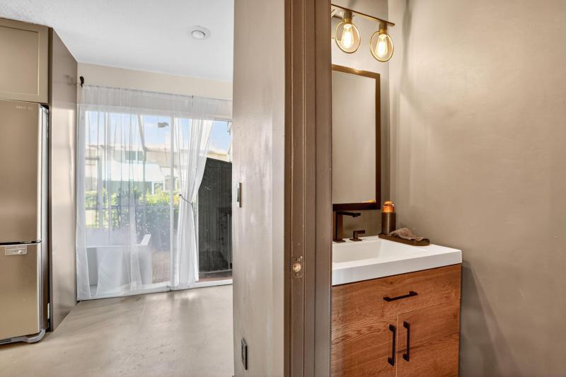  Condo & Townhome Photos