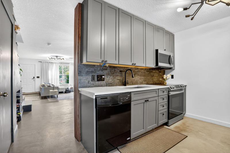  Condo & Townhome Photos