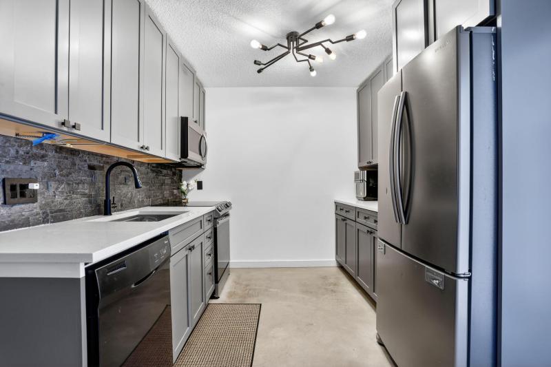  Condo & Townhome Photos