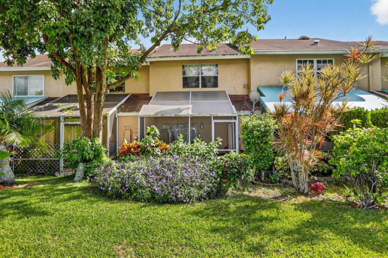  Condo & Townhome Photos