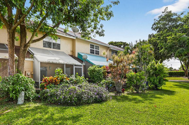  Condo & Townhome Photos
